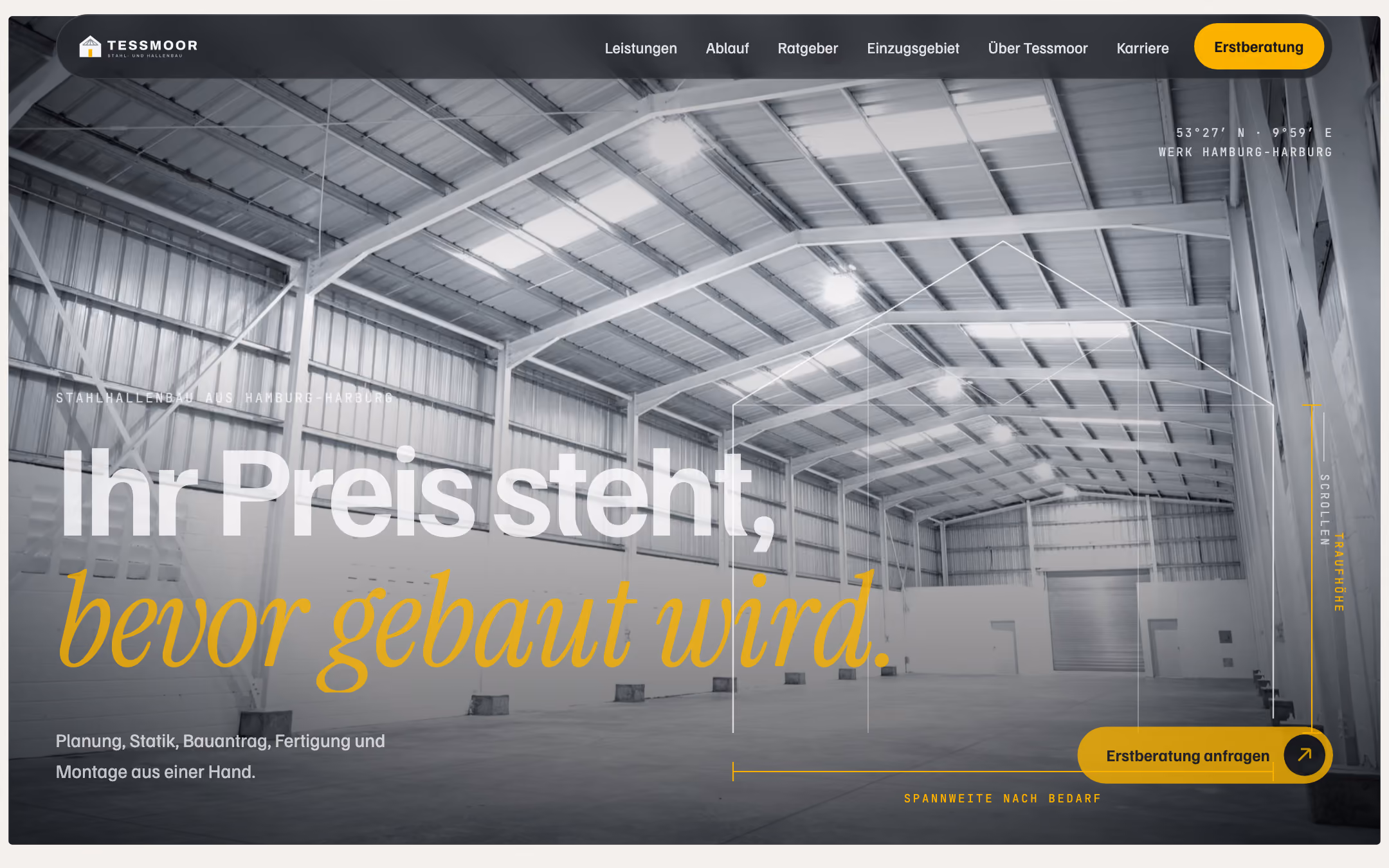 Startseite der Konzept-Website Tessmoor Stahl- und Hallenbau: leere Stahlhalle in Schwarzweiß mit der Überschrift „Ihr Preis steht, bevor gebaut wird.“
